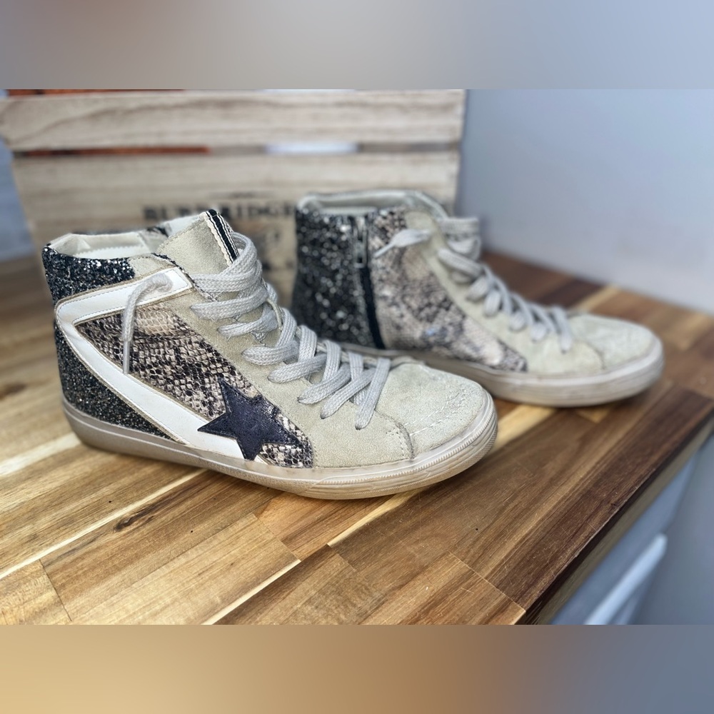 Womens ShuShop sneakers snakeskin and glitter size 8.5!